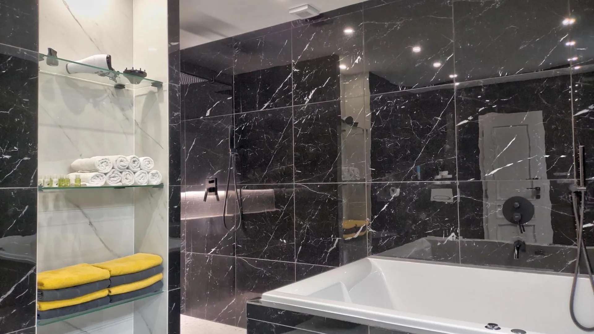 Boutique Apartment Owned By Emperor Peter The Great With 2 Balconies & Jacuzzi Karlovy Vary Csehország